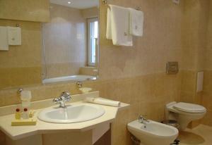 Koupelna v ubytování Troyan Plaza Hotel
