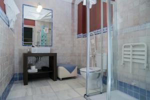 Et badeværelse på Hospederia Baños Arabes De Cordoba