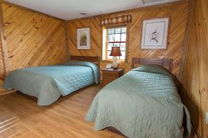 Cama ou camas em um quarto em General Butler State Resort Park