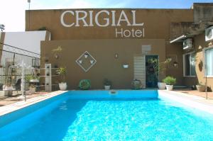 Crigial Hotel内部或周边的泳池