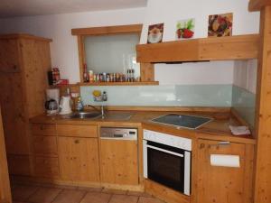 Kuchyň nebo kuchyňský kout v ubytování Haus Thomas