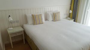 Cama o camas de una habitación en Bridge of Orchy Hotel