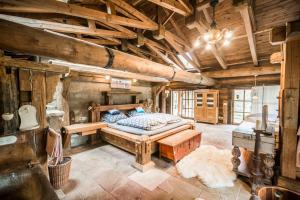 Postel nebo postele na pokoji v ubytování Luxusní srub Líny + 37 fotografií