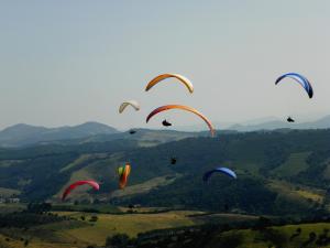 a bunch of kites flying in the sky at Carmen Palace Hotel in São Lourenço