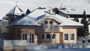 Budynek, w którym mieści się apartament