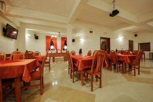 Restauracja lub miejsce do jedzenia w obiekcie Dunajecki Dworek