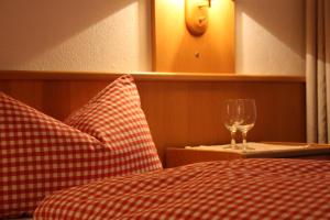 Łóżko lub łóżka w pokoju w obiekcie Landhotel Wolf