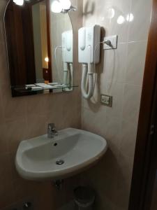 Et badeværelse på Hotel Marco Polo SELF CHECK-IN