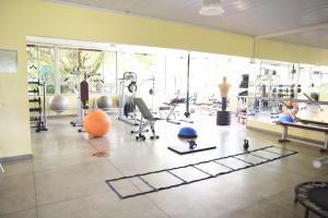 a gym with a lot of equipment in a room at Rosa Spa e Pousada in Aparecida de Goiânia