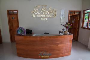 Lobbyen eller receptionen på La Floresta Tarapoto Hostal