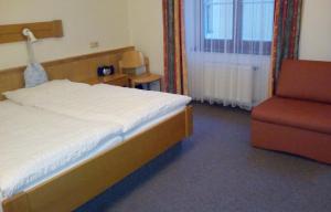 Postel nebo postele na pokoji v ubytování Hotel zum goldenen Hirschen