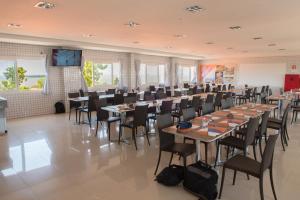 A restaurant or other place to eat at Hotel Sandis Mirante