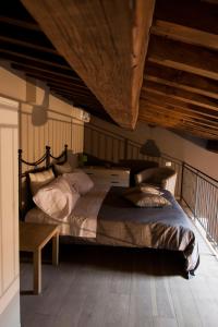 Lova arba lovos apgyvendinimo įstaigoje Sweet Home In Santa Croce