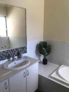 A bathroom at 4x3 Townhouse in Rivervale