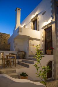 a white house with stairs and a table at Aerino Villa in Azoyirás