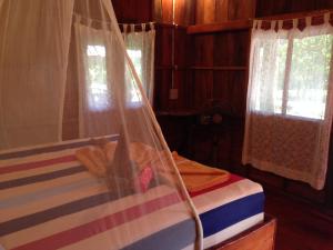 Кровать или кровати в номере Friendly Koh Jum