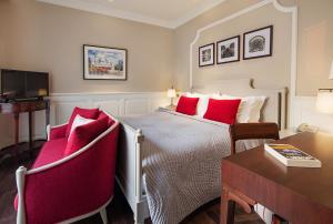 TV a/nebo společenská místnost v ubytování Maison De Camille Boutique Hotel