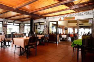 Restoranas ar kita vieta pavalgyti apgyvendinimo įstaigoje Riviera Hotel & Chalets