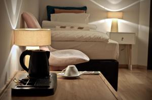 Cama ou camas em um quarto em ApartHostel Warszawa