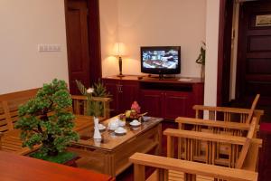 Телевизор и/или развлекательный центр в DLGL - Dung Quat Hotel