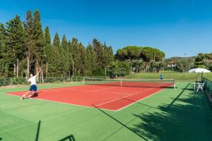 Tenis a/nebo squash v ubytování Hotel Fabricia nebo okolí