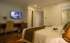 TV a/nebo společenská místnost v ubytování Huong Sen Annex Hotel