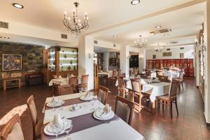 Restoran või mõni muu söögikoht majutusasutuses Hotel Gino Wellness Rabath