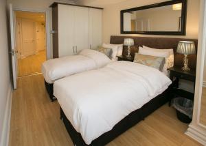 A bed or beds in a room at O'Connell Bridge Apartments