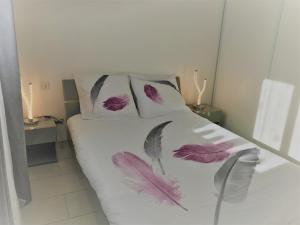 Voodi või voodid majutusasutuse Villa entière Cara Mougins Cannes Grasse toas +13 fotot