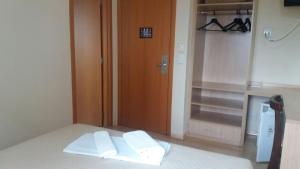 Onix Inn Hotel客房内的一张或多张床位