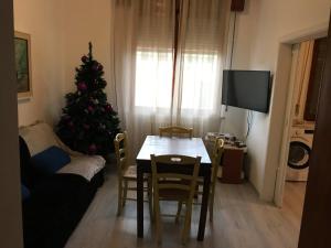 a living room with a table and a christmas tree at Trilocale sul Mare in Fano