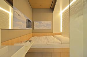 Llit o llits en una habitació de MY CLOUD Transit Hotel - Guests with international flight only!