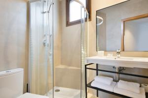 Koupelna v ubytování Vale Suites + 37 fotografií