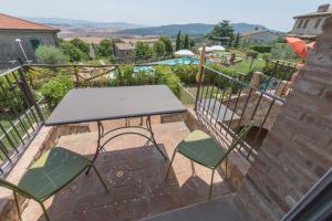 Balcone o terrazza di Borgo in Chianni
