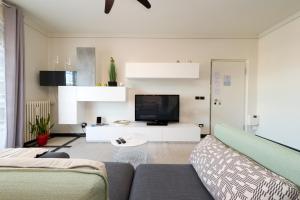 a living room with a couch and a tv at Villa Azdora in Peschiera del Garda