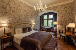 Postel nebo postele na pokoji v ubytování Cahernane House Hotel + 37 fotografií