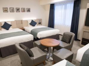 Postel nebo postele na pokoji v ubytování HOTEL MYSTAYS Midosuji Honmachi