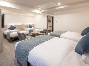 Postel nebo postele na pokoji v ubytování HOTEL MYSTAYS Midosuji Honmachi