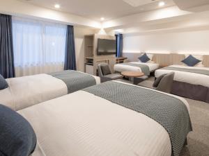 Postel nebo postele na pokoji v ubytování HOTEL MYSTAYS Midosuji Honmachi
