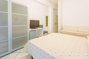 TV a/nebo společenská místnost v ubytování Baia Marticana Residence Hotel