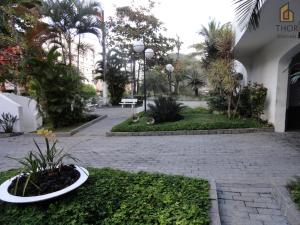 A garden outside Apartamento 3 dorms para 7 pessoas Guarujá- Praia da Enseada