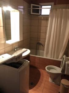 A bathroom at Theodora Villas Még 24 kép