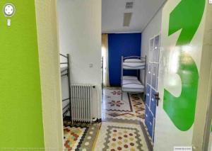 A bathroom at Albergue Internacional de Teruel City Backpackers