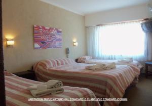 Una cama o camas en una habitación de Dino´s Hotel