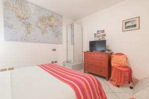 A television and/or entertainment centre at Apartment Pink21