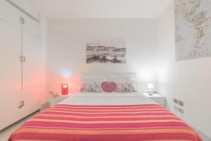 A bed or beds in a room at Apartment Pink21