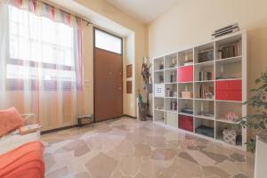 A seating area at Apartment Pink21