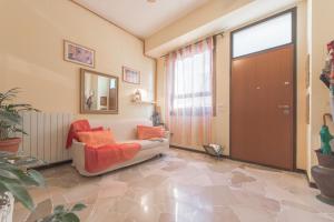 A seating area at Apartment Pink21