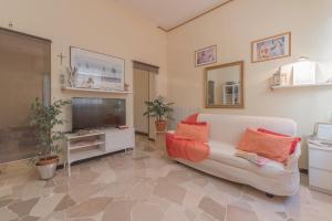 A television and/or entertainment centre at Apartment Pink21