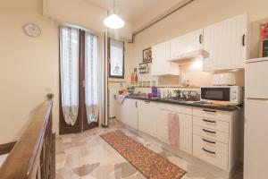 A kitchen or kitchenette at Apartment Pink21